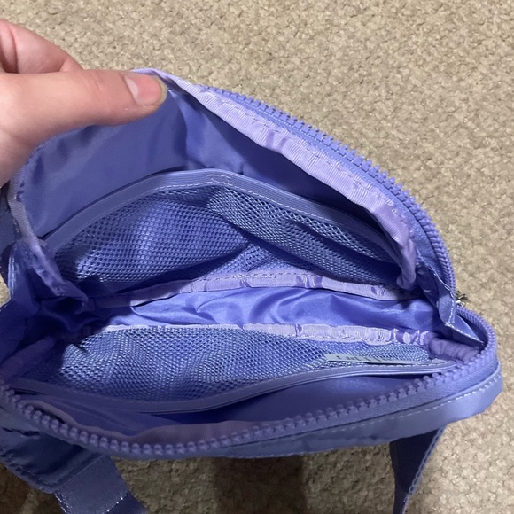 Lululemon Large Everywhere Belt Bag Dark Lavender 2L - Picture 6 of 7